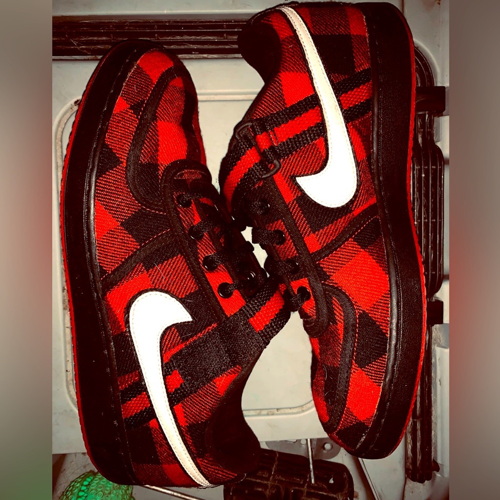 New Condition Rare Red&Black Plaid Nike low cut with Velcro strap plus shoelace